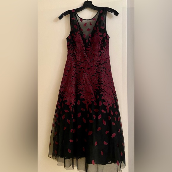 BCBG MAXAZRIA Floral Embroidered Evening Dress 0 Bordeaux Red Black Tulle $398 - Picture 5 of 9